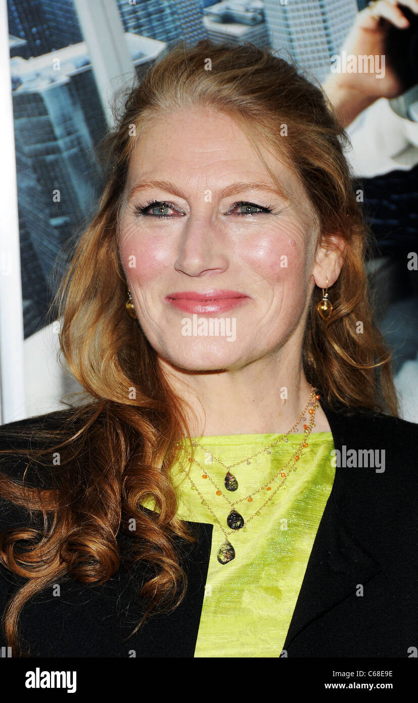 Geraldine James im Ankunftsbereich für ARTHUR Premiere, The Ziegfeld Theatre, New York, NY 5. April 2011. Foto von: Desiree Navarro/Everett Collection Stockfoto Geraldine James im Ankunftsbereich für ARTHUR Premiere, The Ziegfeld Theatre, New York, NY 5. April 2011. Foto von: Desiree Navarro/Everett Collection Stockfoto