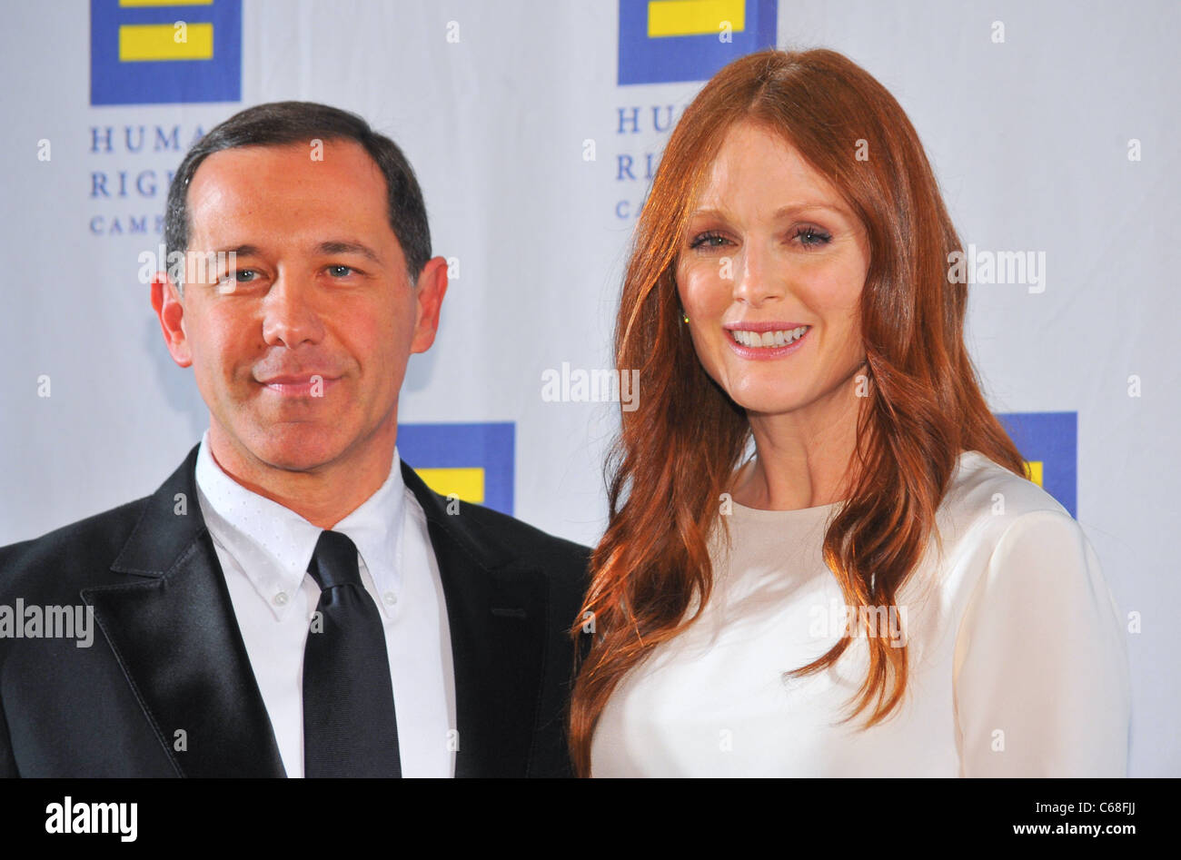 Julianne Moore, Gast bei Anreise für keine Ausreden - der 10. Jahrestagung mehr New York HRC Gala, Hotel Waldorf-Astoria, New York, NY 5. Februar 2011. Foto von: Gregorio T. Binuya/Everett Collection Stockfoto