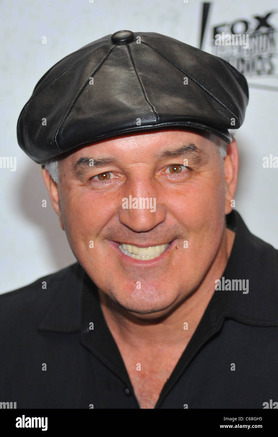 Gerry Cooney im Ankunftsbereich für LIGHTS OUT Serie Premiere am FX, Hudson Theater, New York, NY 5. Januar 2011. Foto von: Gregorio Stockfoto