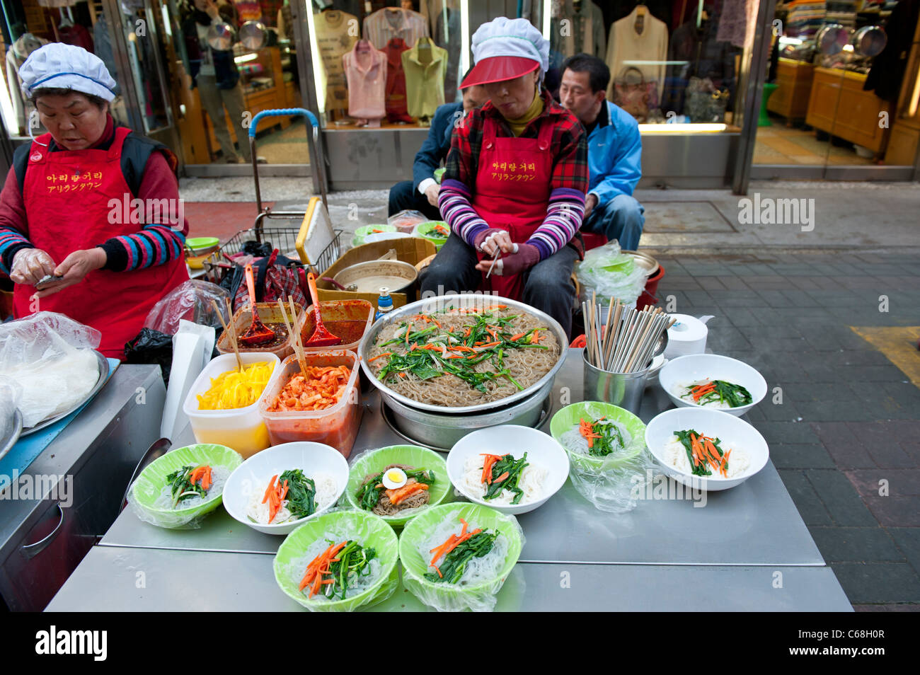 Street Food Marktstände im Bereich Nampo-Dong von Busan, Südkorea Stockfoto