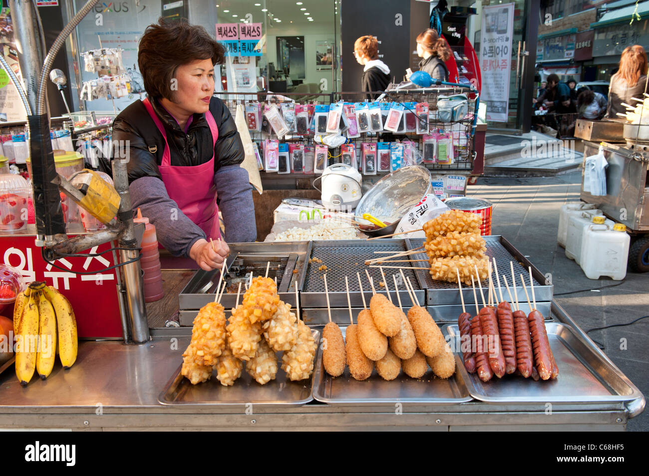 Street Food Marktstand im Bereich Nampo-Dong von Busan, Südkorea Stockfoto