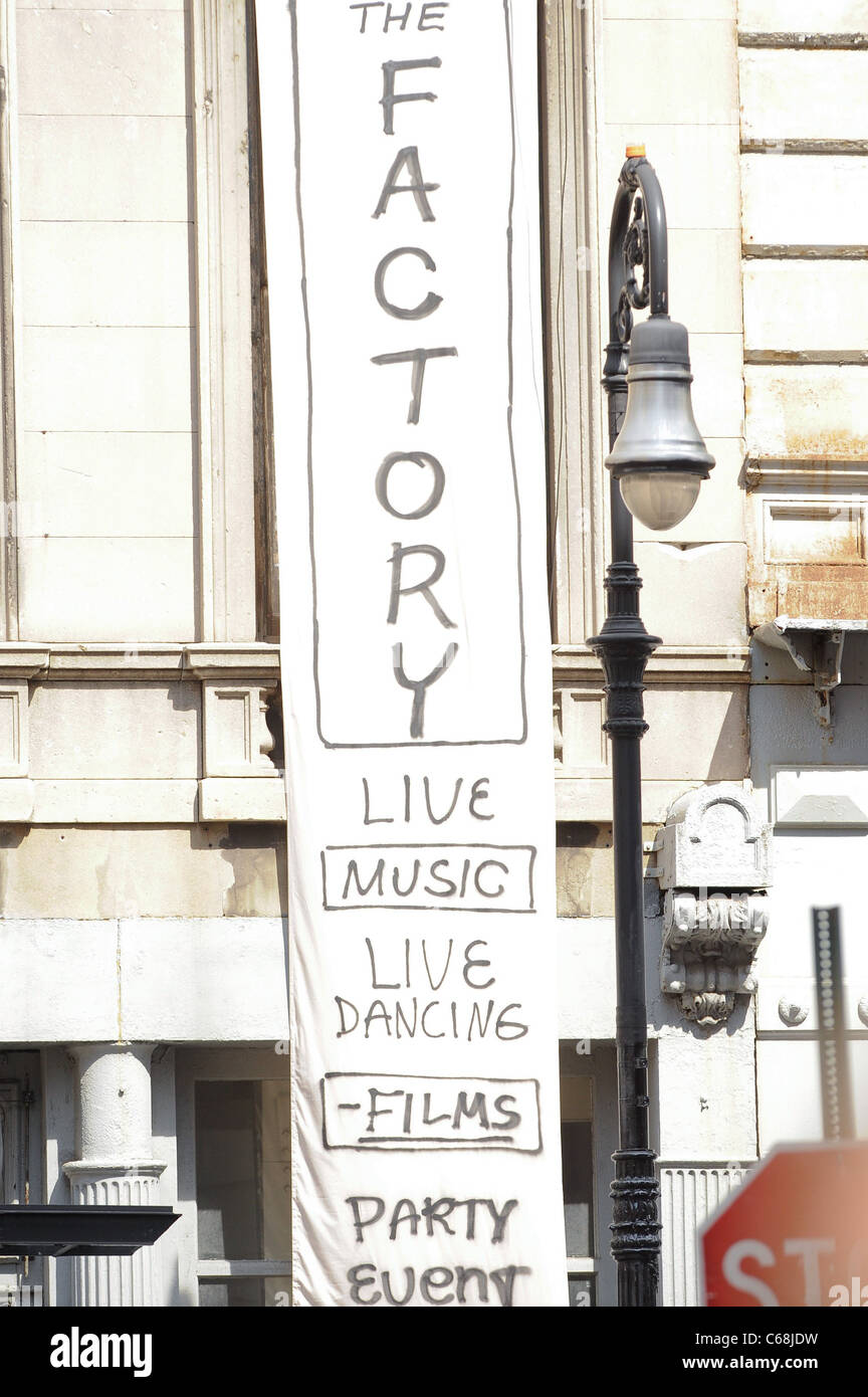 Eine Außenansicht des "Men In Black 3" Filmset unterwegs für Promi-Schnappschüsse - Mo, Soho, New York, New York 6. Juni 2011. Foto von: Ray Tamarra/Everett Collection Stockfoto
