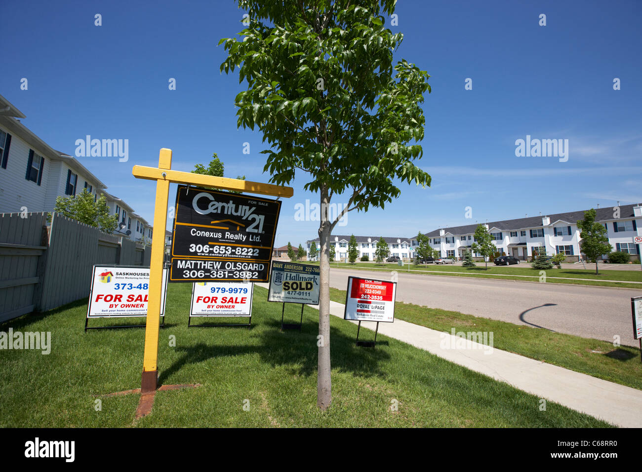 verschiedene für real Estate Agent Zeichen in Saskatoon Saskatchewan Kanada Stockfoto