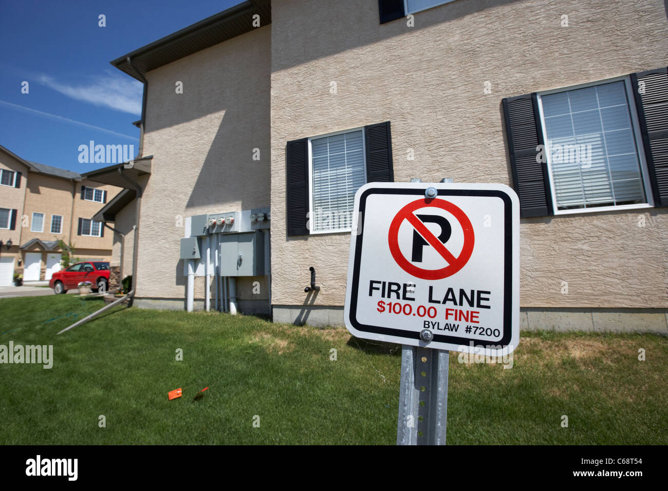 Feuer Spur keine Parkplätze feine Satzungsänderung anmelden Wohnvorort Gebiet in Saskatoon Saskatchewan Kanada Stockfoto