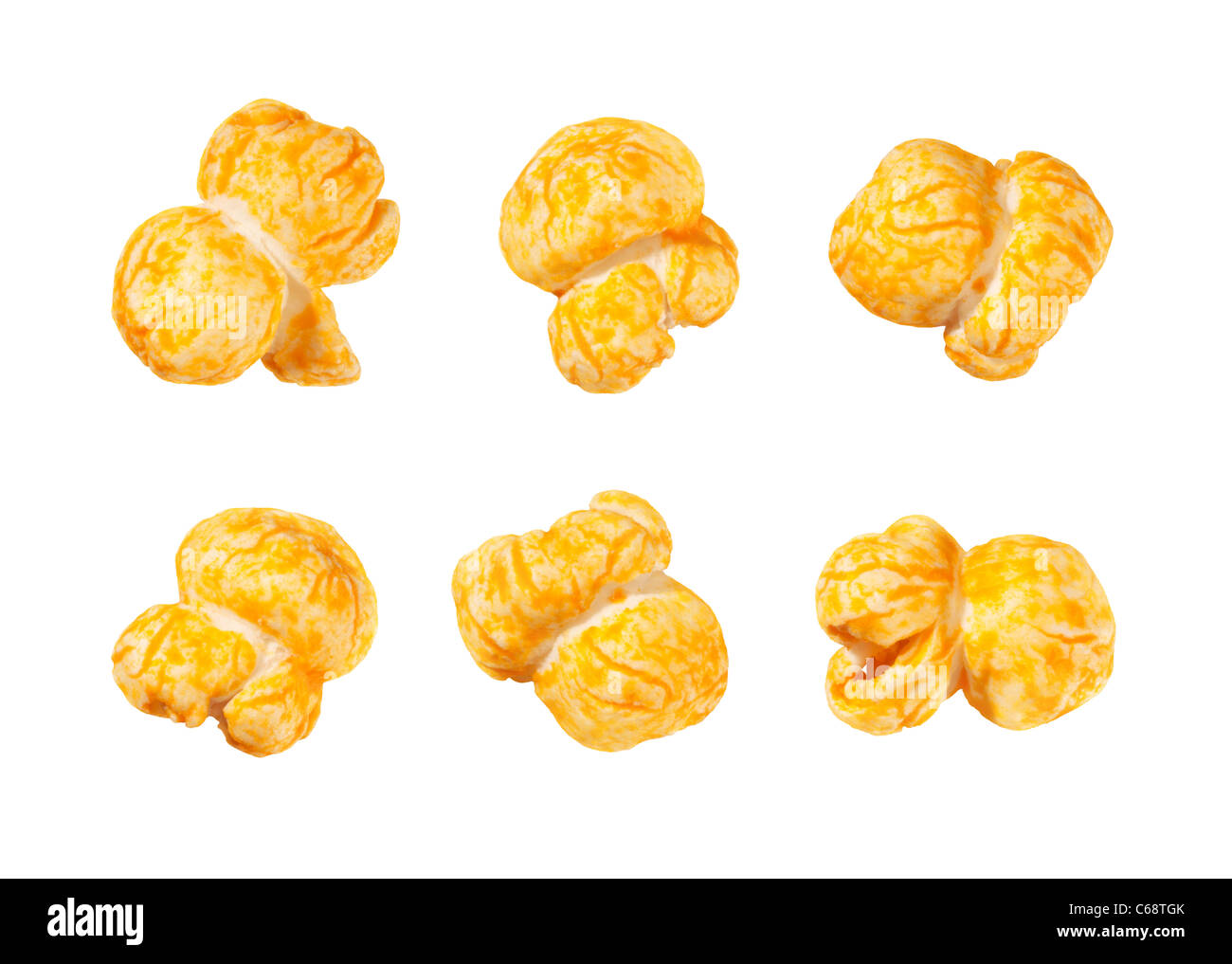 Käse gewürzt Popcorn isoliert auf weißem Hintergrund Stockfoto