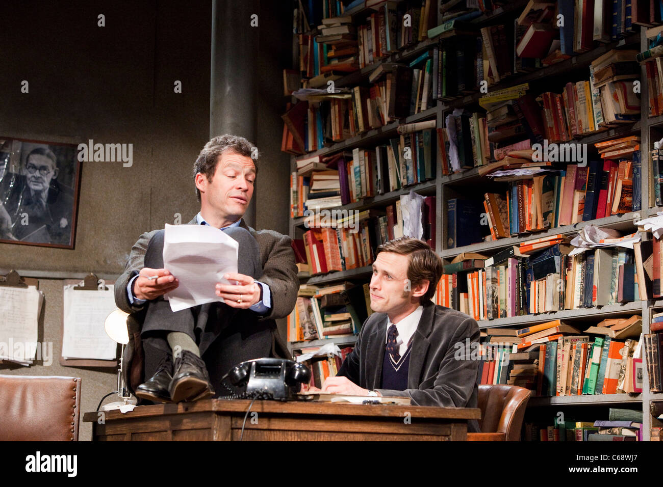 Schauspieler Dominic West Sternen in Butley Duchess Theatre, London, UK mit Martin Hutson als Joseph Keyston Stockfoto