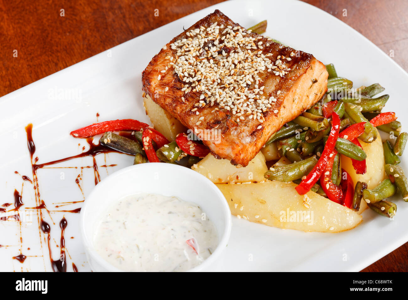 Fisch-Steak mit Gemüse Stockfoto