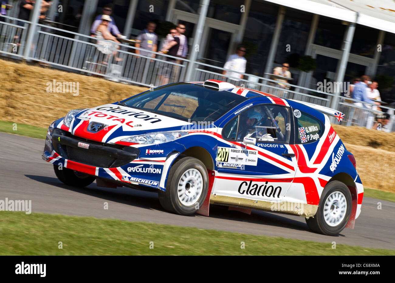Peugeot 207 S2000 2011 mit Fahrer Guy Wilks beim 2011 Goodwood Festival of Speed, Sussex, England, UK. Stockfoto