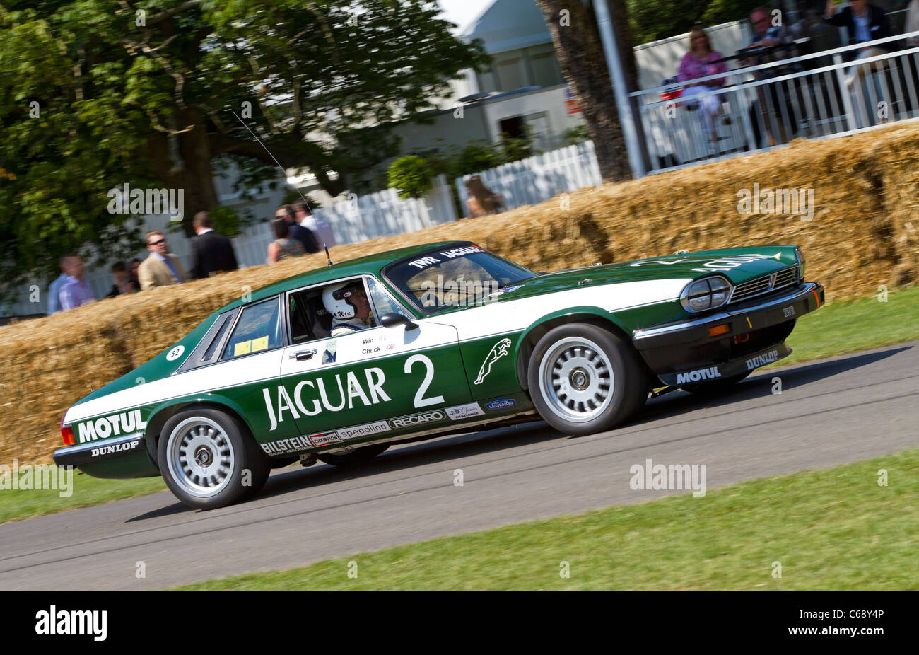 1984 Jaguar XJ-S TWR Bathurst mit Treiber Win Percy auf die 2011 Goodwood Festival of Speed, Sussex, England, UK. Stockfoto