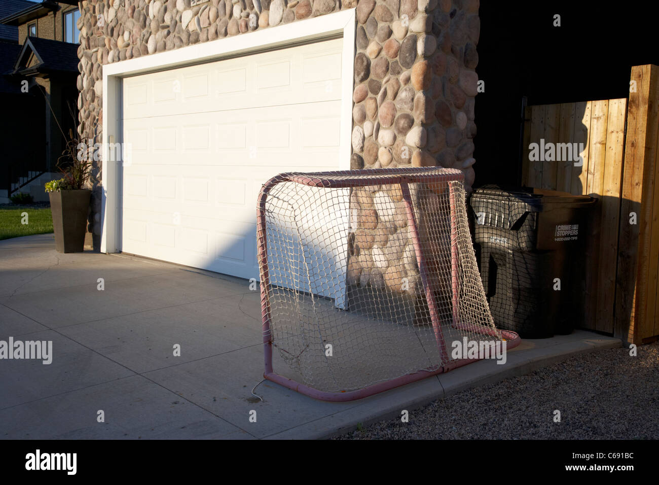 Eishockey-Ziel auf Haus Einfahrt in Saskatoon Saskatchewan Kanada Stockfoto