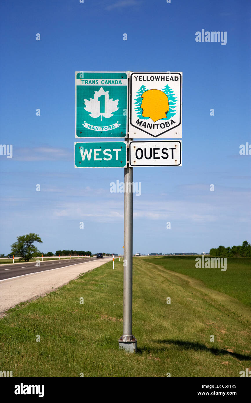 Wegweiser für Trans-Canada-Highway 1 und Yellowhead Route in Manitoba Kanada Stockfoto