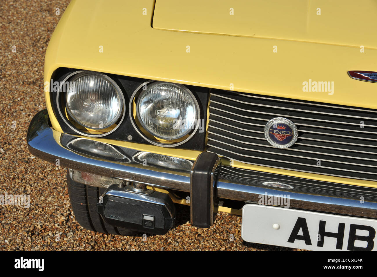 1974 Jensen Interceptor 3 2 türige britischen Sportwagen in gelb Stockfoto