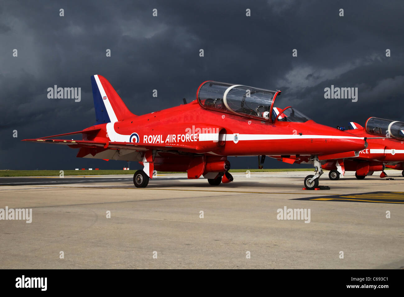 Eine Bae Systeme Hawk T1 Trainingsflugzeug der RAF Red Arrows Kunstflugstaffel Red One Team-Führer-Flugzeuge Stockfoto