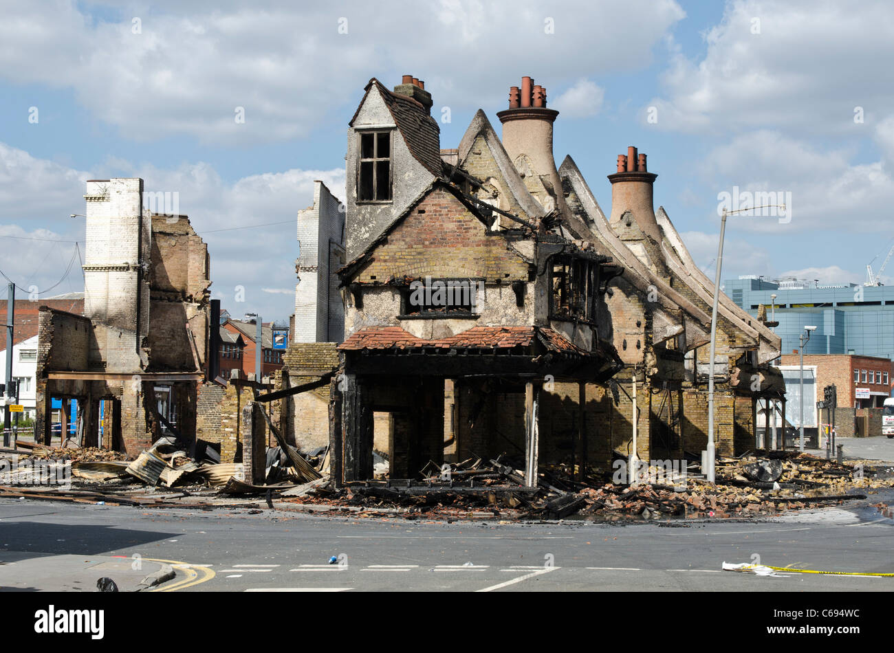 Ausgebrannt, Reeves Einrichtungshaus Croydon Riots London Uk Stockfoto