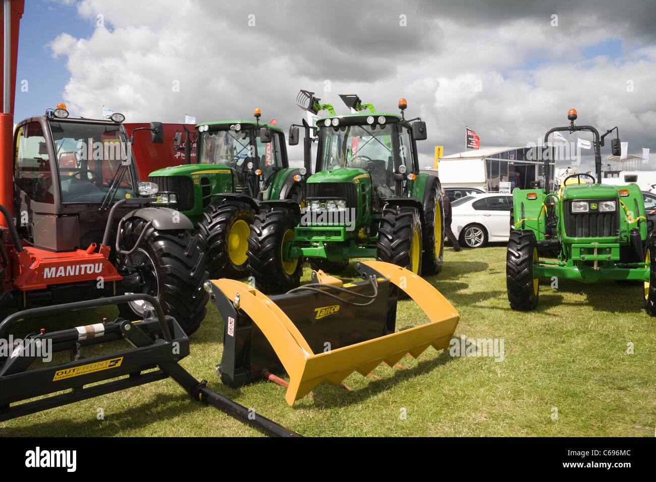North Wales UK John Deere Traktoren und Tanco Ausrüstung zum Verkauf auf landwirtschaftliche Messe Stockfoto