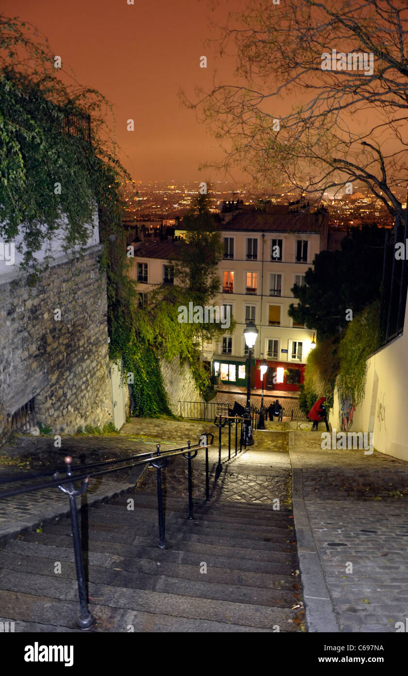 Paris-Gasse Straße schöne Farben Kunst bewölkt Frankreich Reisen Wahrzeichen Liebe Licht Blick Landschaft Europa französische Saison Stockfoto