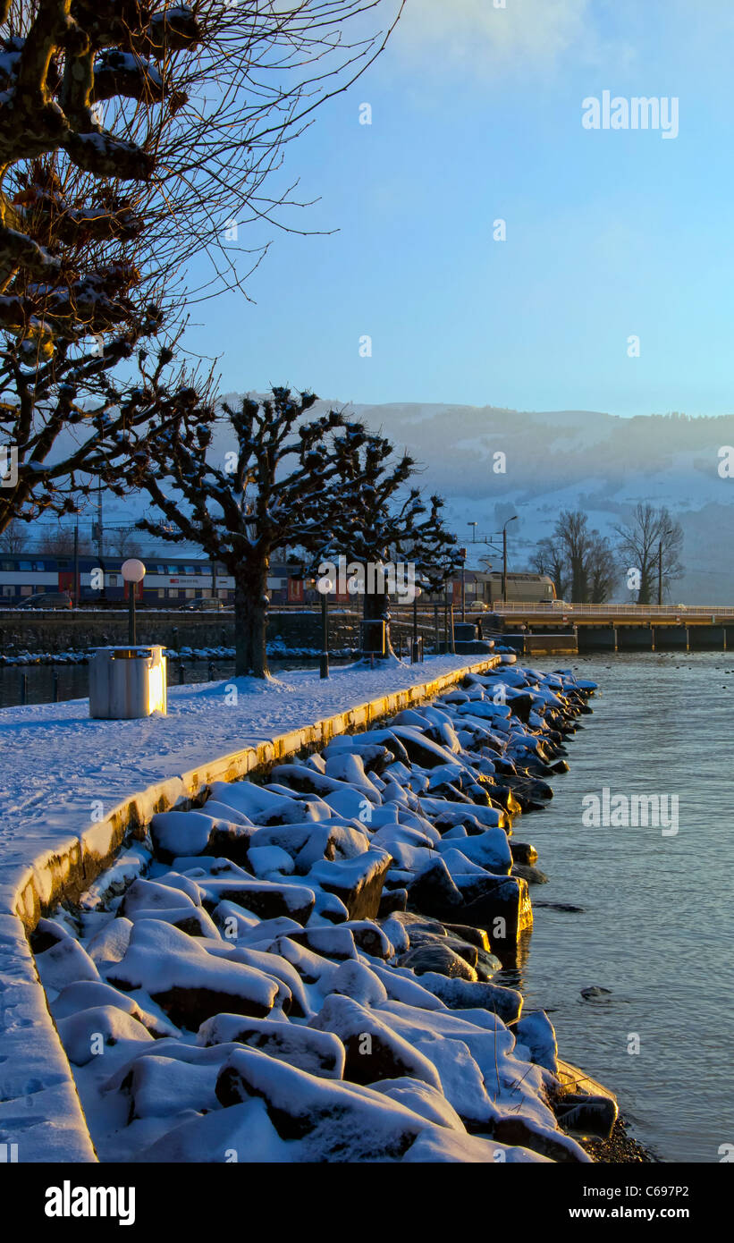 Winter Sonnenuntergang Küste Schweizer Schnee blau weißen Traum Stockfoto