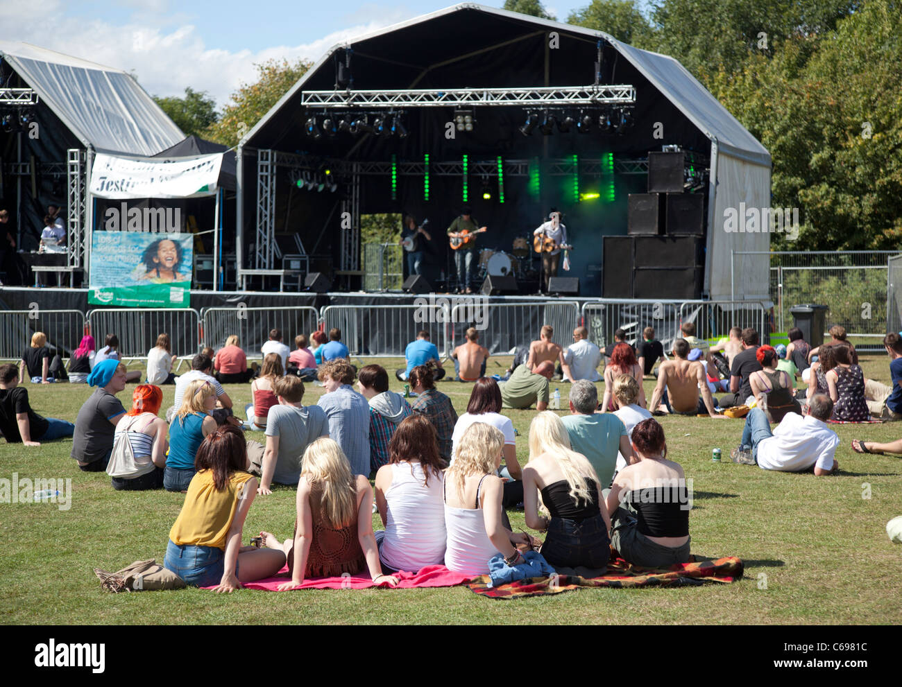 Publikum bei einem Familienfest in Worcestershire, England. Stockfoto