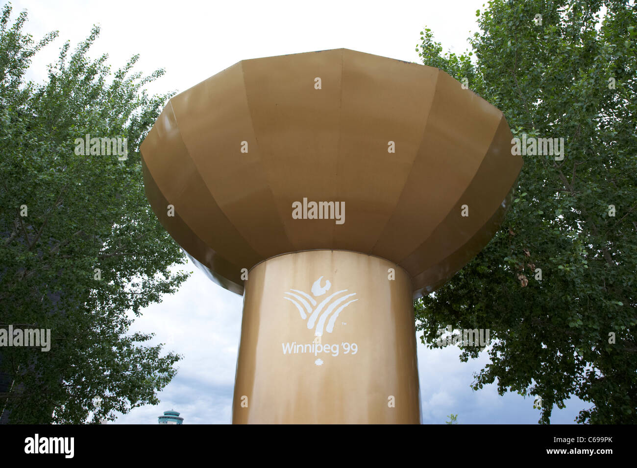 Skulptur zum Gedenken an Winnipeg hosting 1999 Pan american Games an den Gabelungen Winnipeg Manitoba Kanada Stockfoto