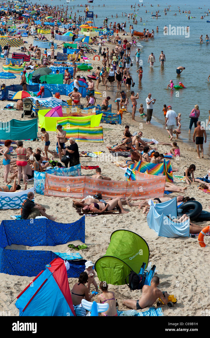 Belebten Sandstrand, Miedzyzdroje, Polen Stockfoto