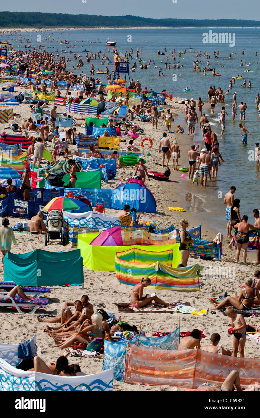 Belebten Sandstrand, Miedzyzdroje, Polen Stockfoto