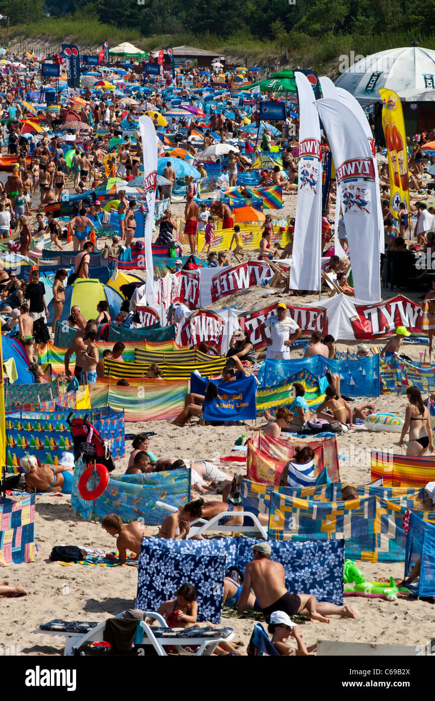 Belebten Sandstrand, Miedzyzdroje, Polen Stockfoto