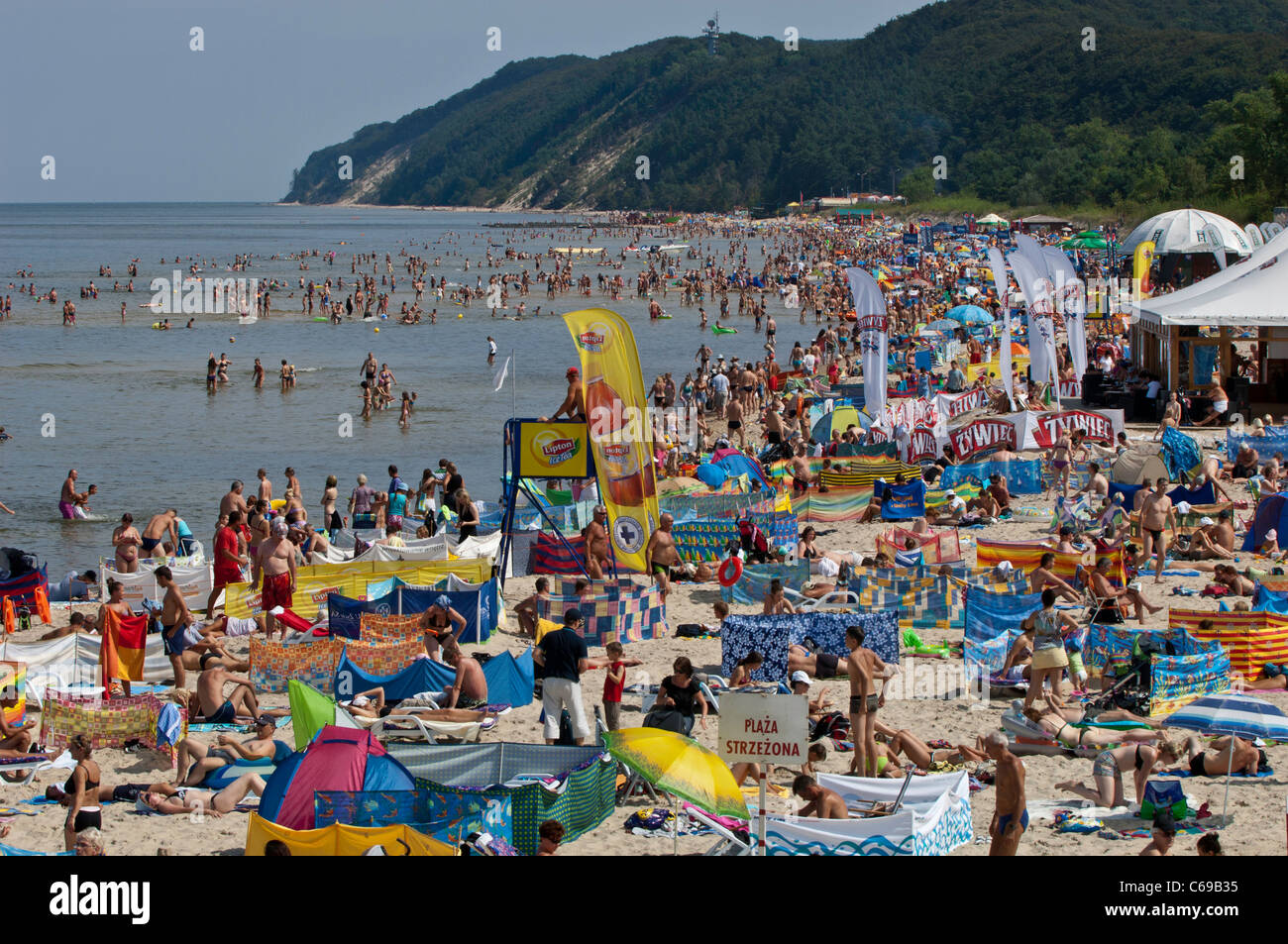 Belebten Sandstrand, Miedzyzdroje, Polen Stockfoto