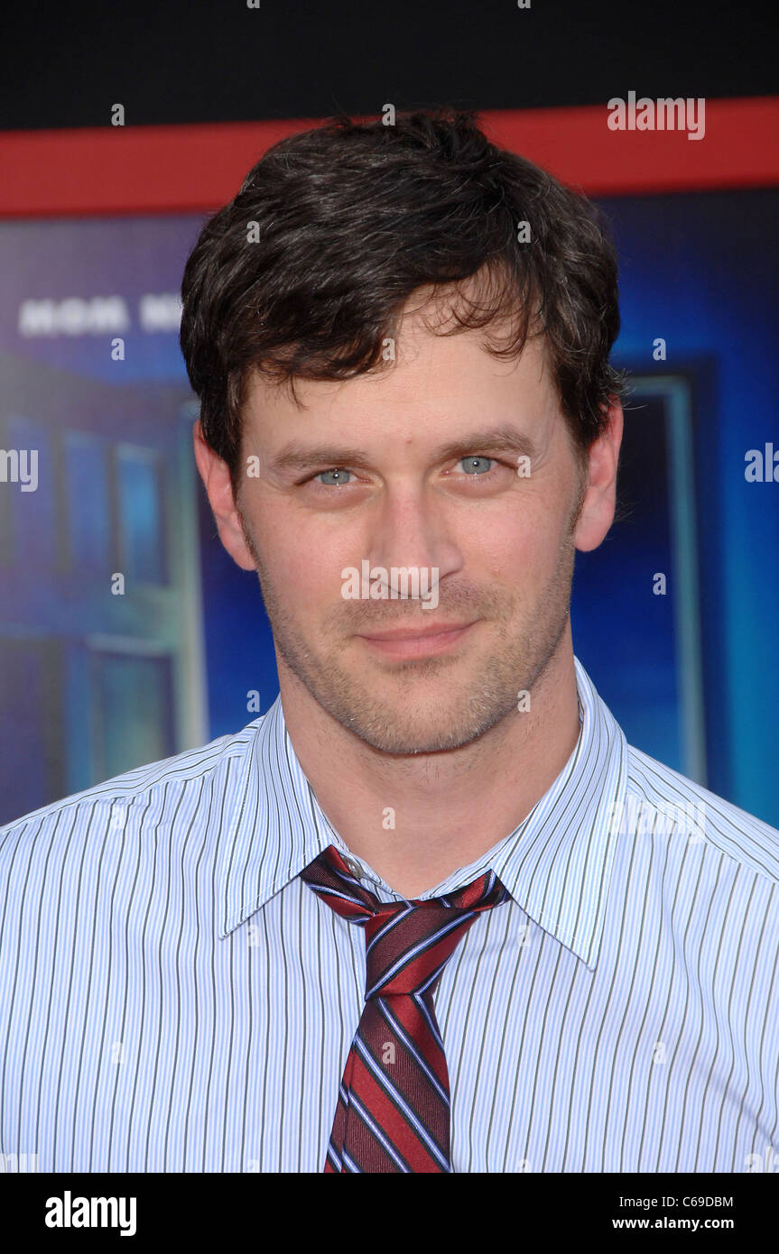 Tom Everett Scott im Ankunftsbereich für MARS braucht Mütter Premiere, El Capitan Theatre, Los Angeles, CA 6. März 2011. Foto von: Michael Germana/Everett Collection Stockfoto