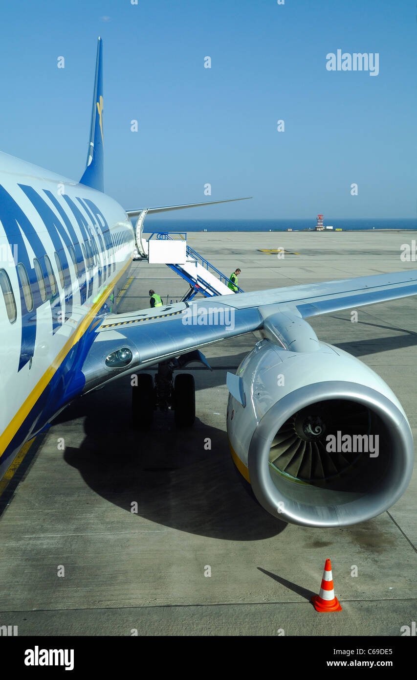 Ryanair Boeing 737-800 Flugzeug auf Asphalt von Fuerteventura Flughafen, Kanaren, Spanien Stockfoto