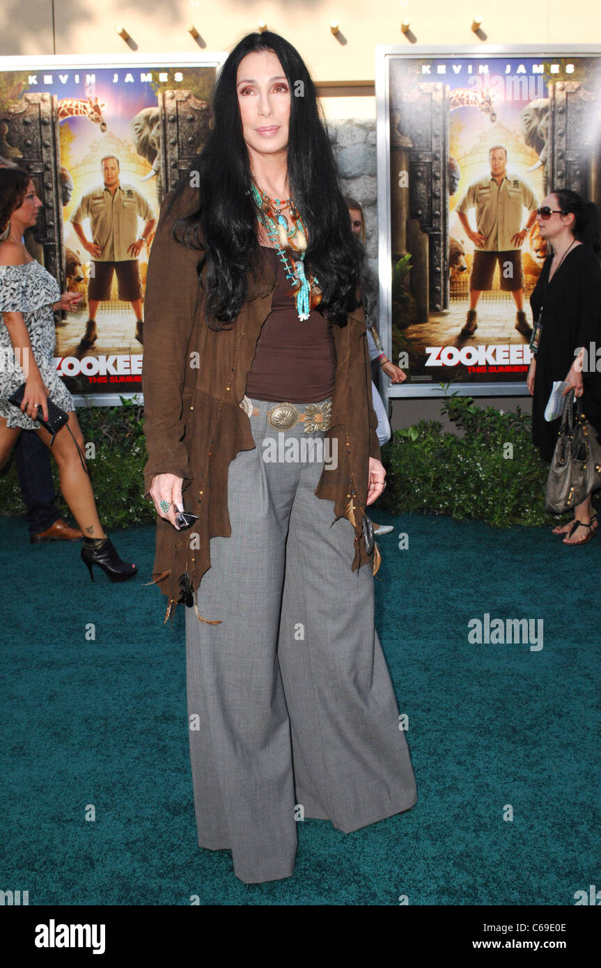 Cher im Ankunftsbereich für Tierpfleger Premiere, Regency Village Theater in Westwood, Los Angeles, CA 6. Juli 2011. Foto von: Elizabeth Stockfoto