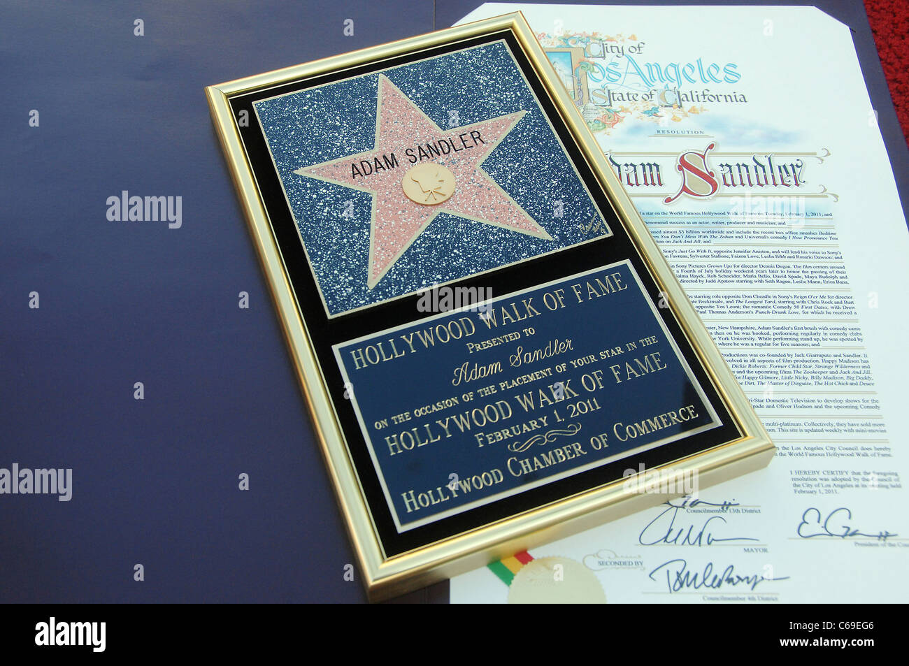 Adam Sandler Sterne Replik auf die Induktion Zeremonie für Stern auf dem Hollywood gehen von Fame Zeremonie für Adam Sandler, Hollywood Stockfoto