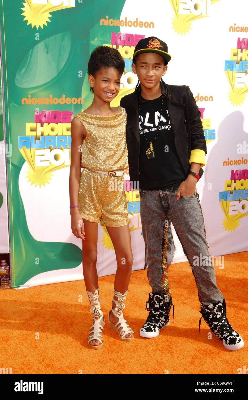 Jaden, Willow Smith im Ankunftsbereich für NICKELODEON 24. Annual Kids' Choice Awards - Ankünfte, USC Galen Center, Los Angeles, CA 2. April 2011. Foto von: Elizabeth Goodenough/Everett Collection Stockfoto