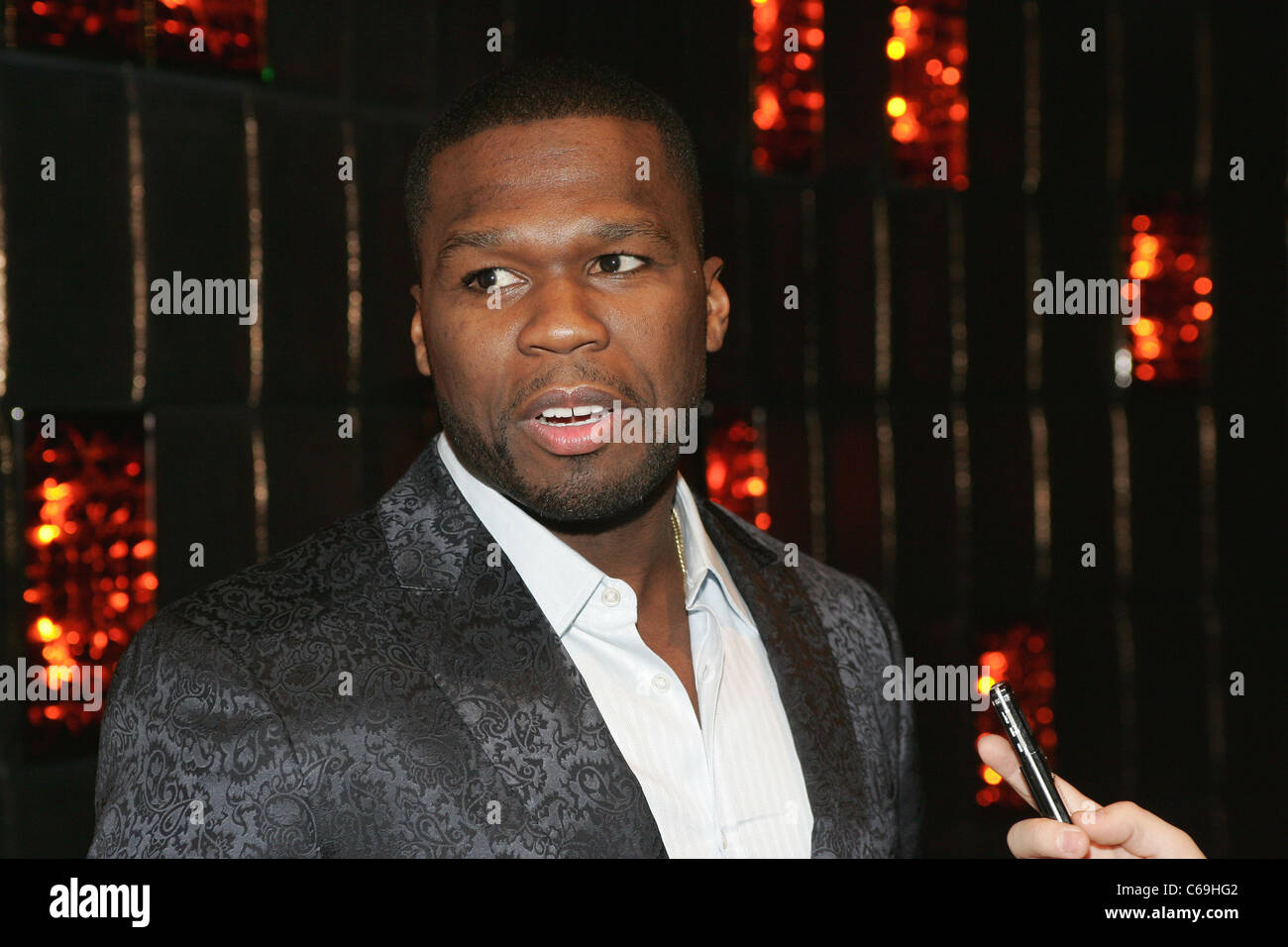 50 Cent in die Teilnehmerliste für Sleek von 50 Cent Wireless Kopfhörer Launch-Party im Festzelt Disco, The Cosmopolitan of Las Vegas, Las Vegas, NV 7. Januar 2011. Foto von: James Atoa/Everett Collection Stockfoto