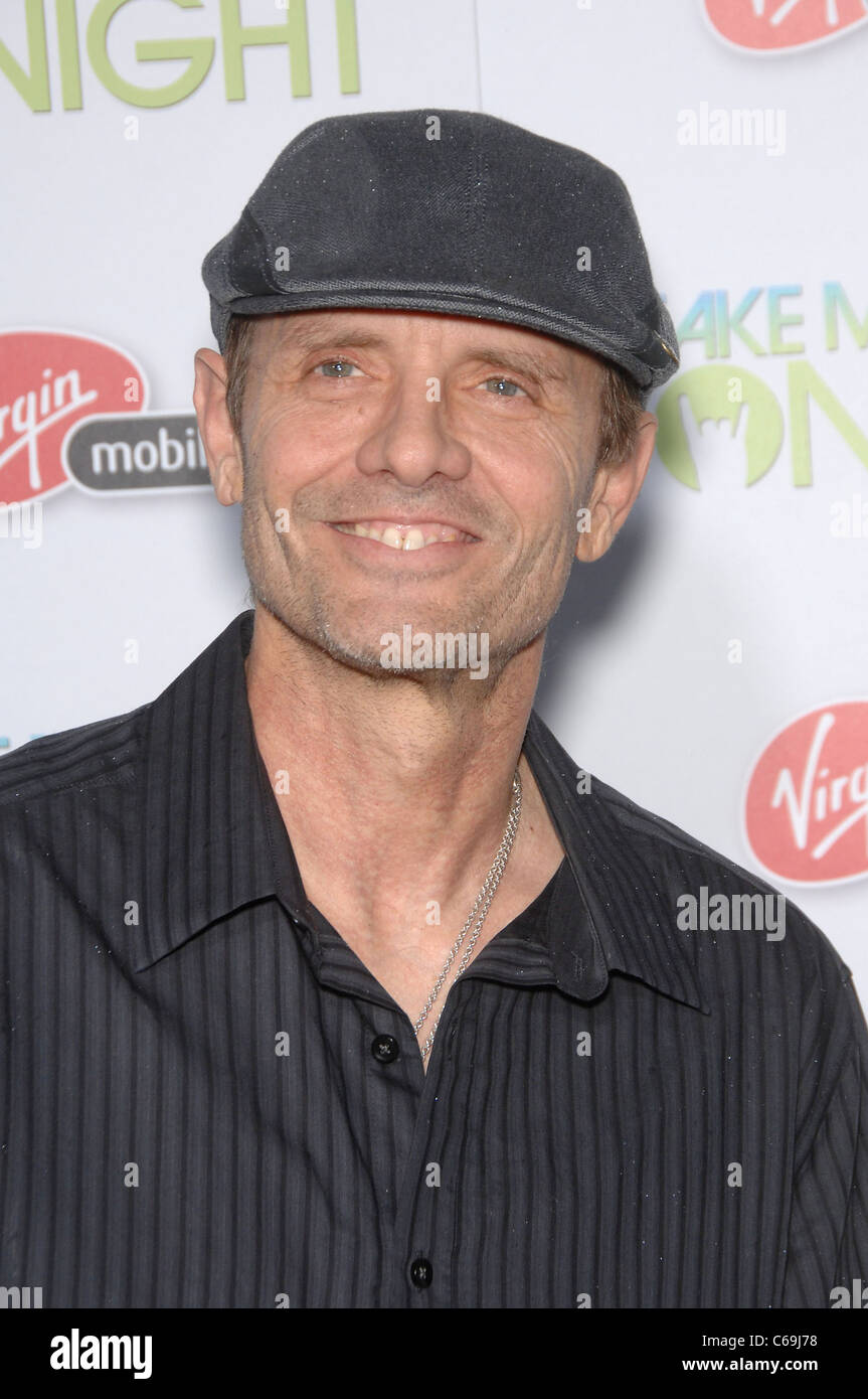 Michael Biehn im Ankunftsbereich für TAKE ME HOME TONIGHT Premiere, LA Live Regal Kinos Premiere, Los Angeles, CA 2. März 2011. Foto von: Michael Germana/Everett Collection Stockfoto