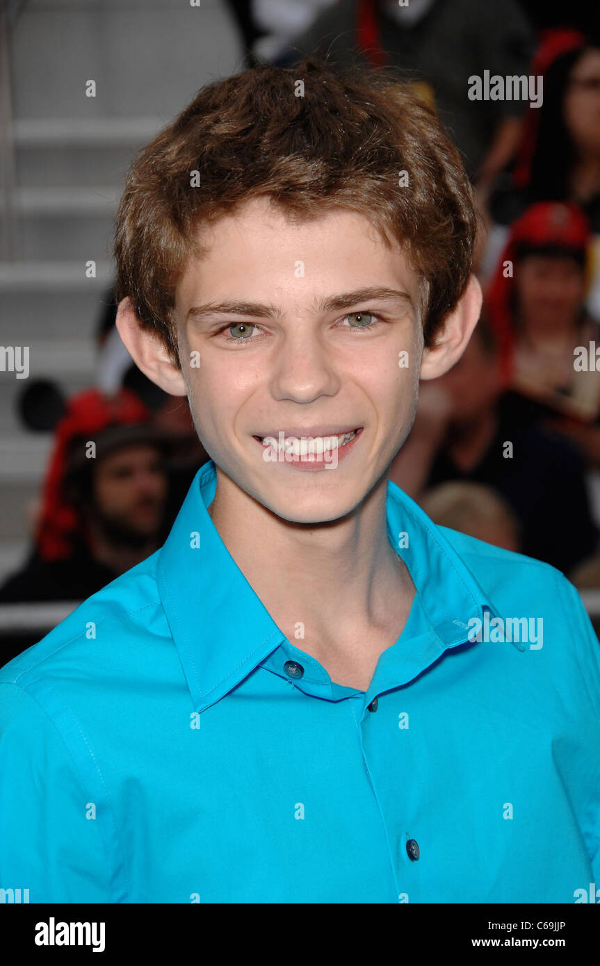 Robbie Kay Arrivals Pirates Caribbean Stockfotos Und Bilder Kaufen Alamy