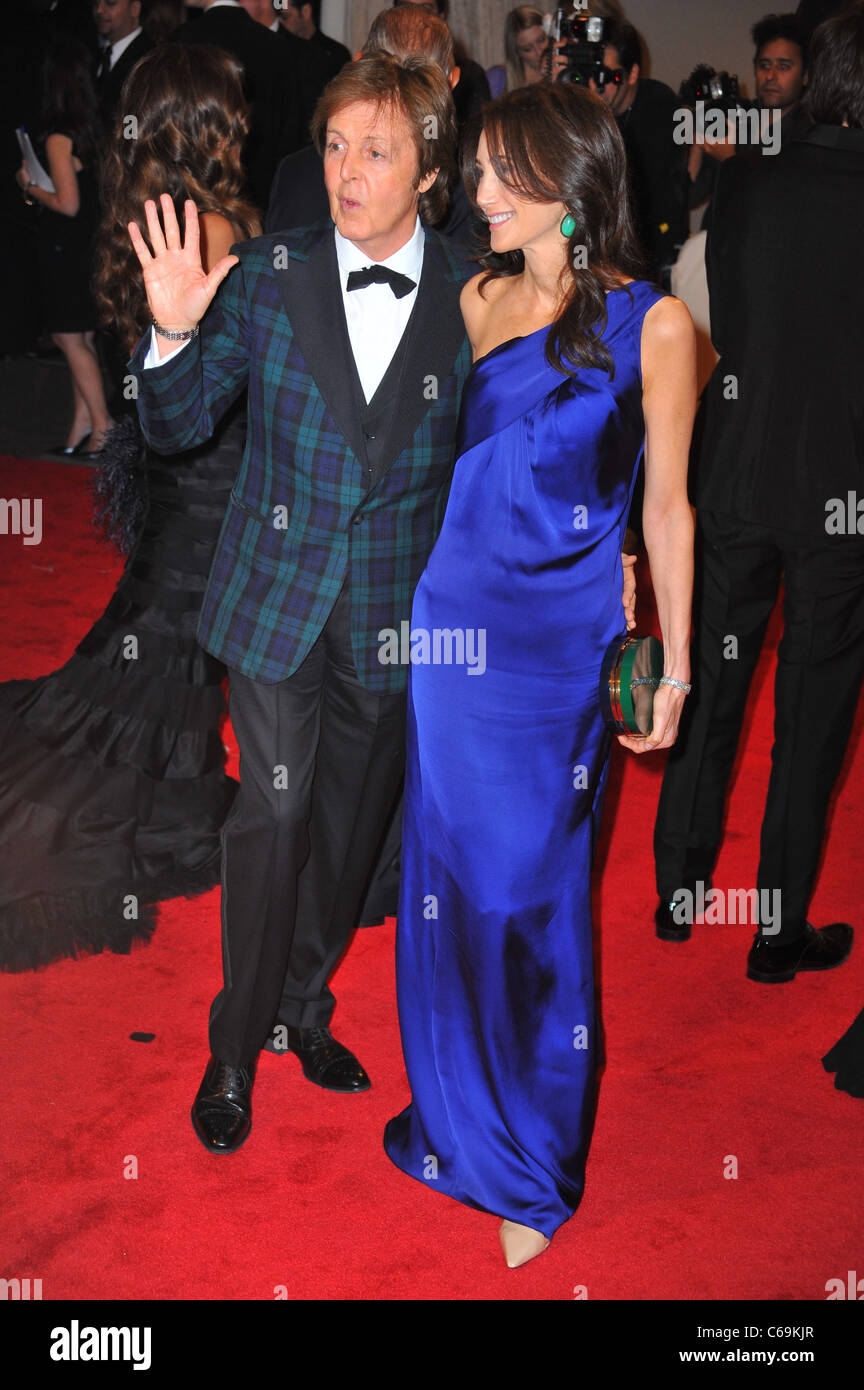 Paul McCartney, Nancy Shevell im Ankunftsbereich für Alexander McQueen: Savage Beauty Opening Night Gala - Teil 1, Metropolitan Museum Stockfoto