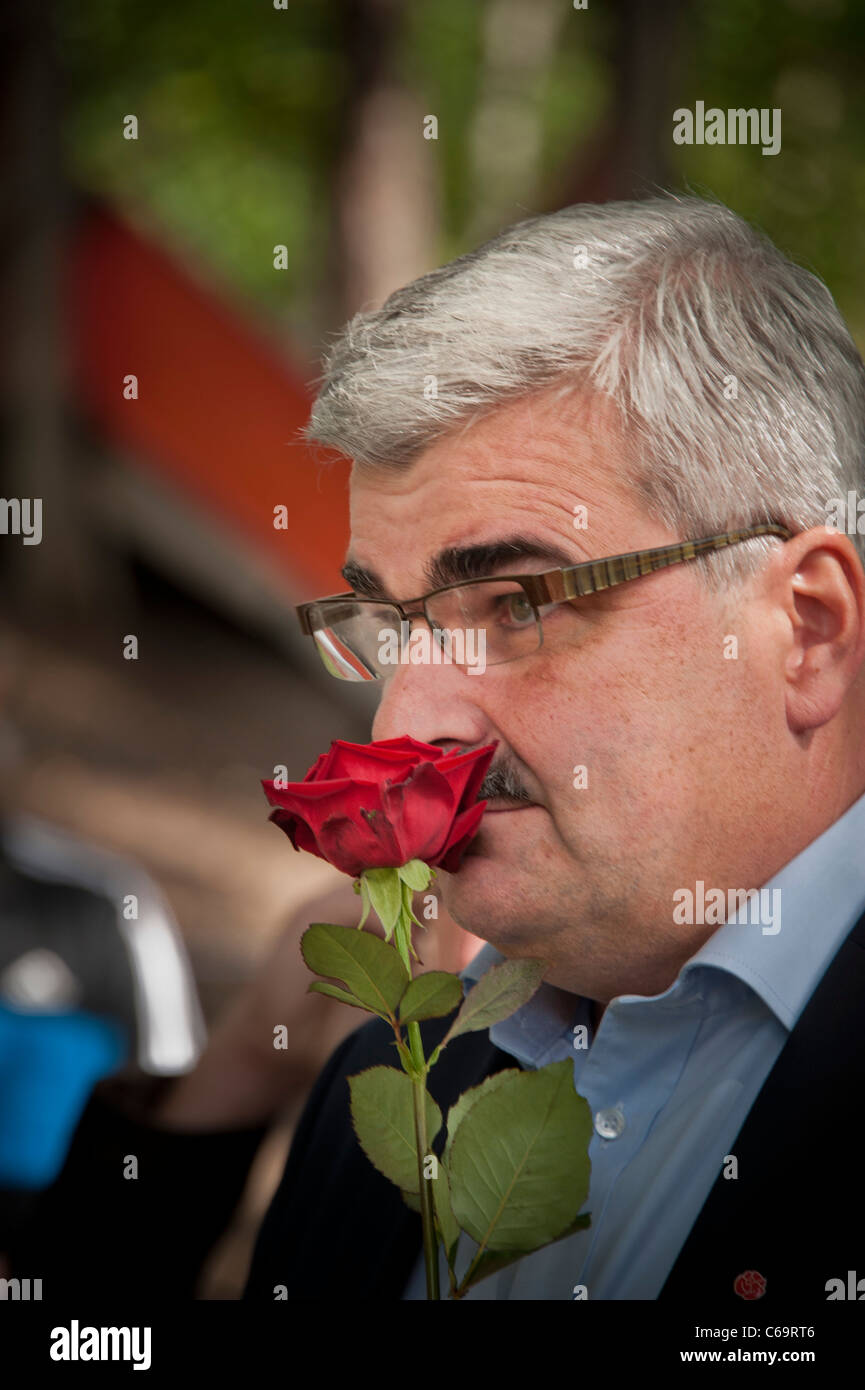 Håkan Juholt, Chef der schwedischen Sozialdemokraten Partei hält seine Sommer-Rede im Stockholmer Vorort von Västertorp Stockfoto