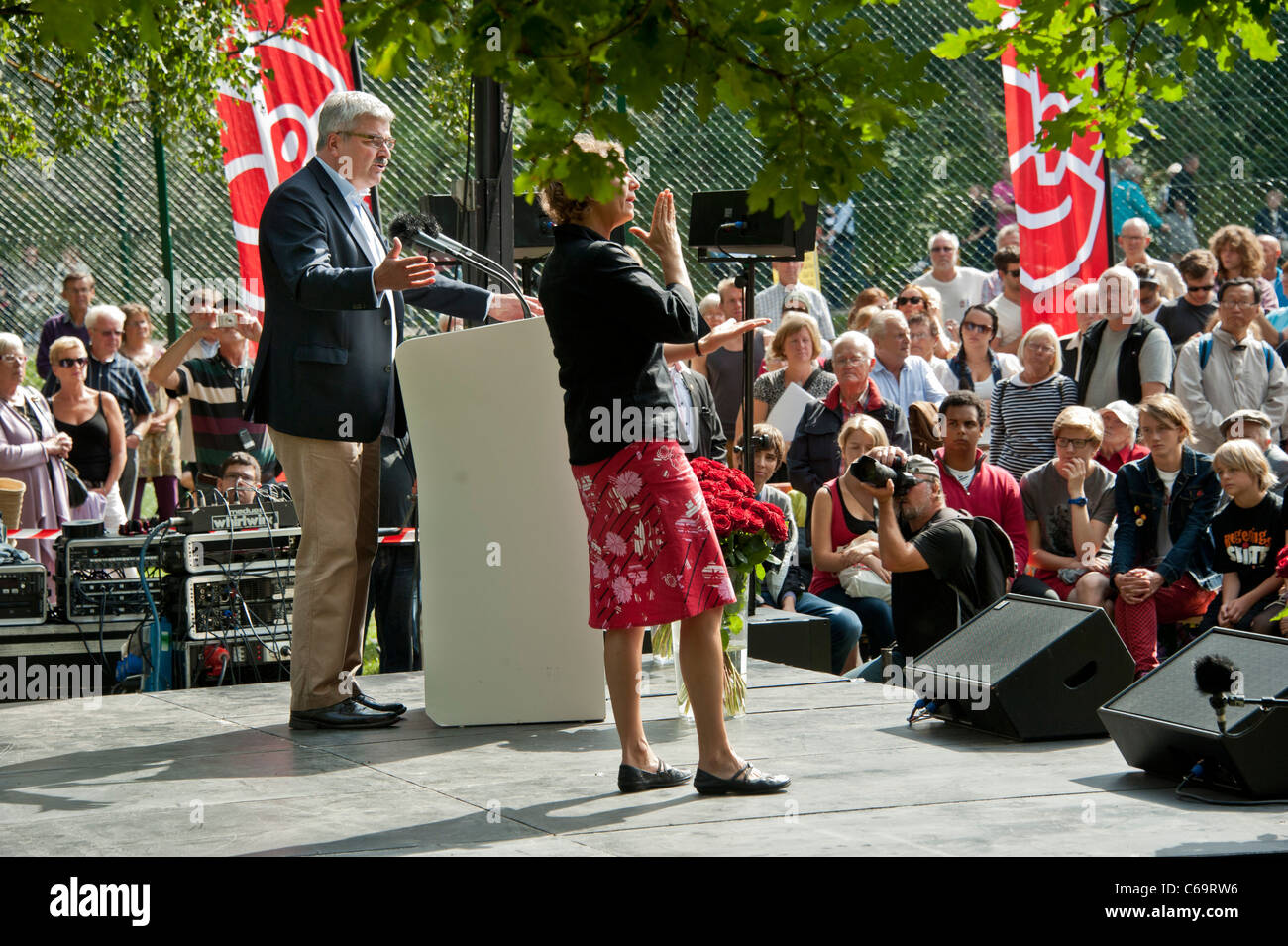 Håkan Juholt, Chef der schwedischen Sozialdemokraten Partei hält seine Sommer-Rede im Stockholmer Vorort von Västertorp Stockfoto