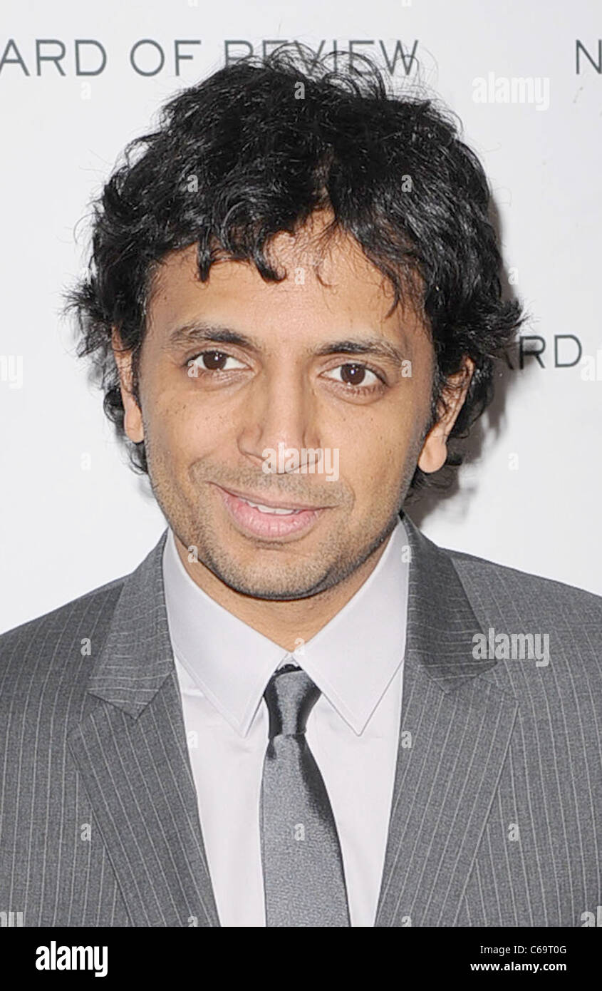 M. Night Shyamalan im Ankunftsbereich für The National Board der Review 2011 Awards Gala, Restaurant Cipriani 42nd Street, New York, NY Stockfoto