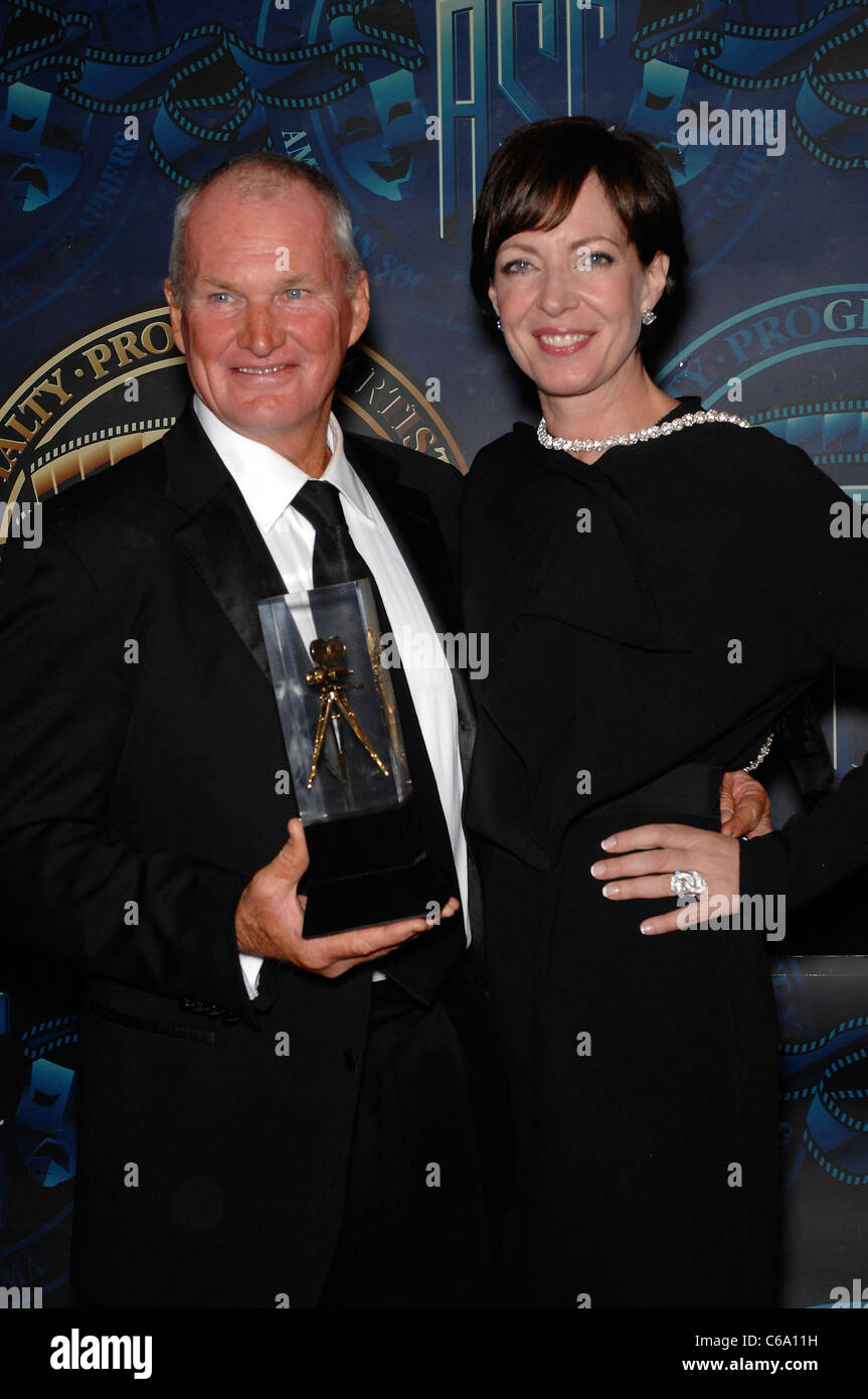 Michael Watkins, Allison Janney in Anwesenheit für 25. jährlichen ASC herausragende Achievement Awards, Hyatt Regency Century Plaza Hotel, Los Angeles, CA 13. Februar 2011. Foto von: Michael Germana/Everett Collection Stockfoto