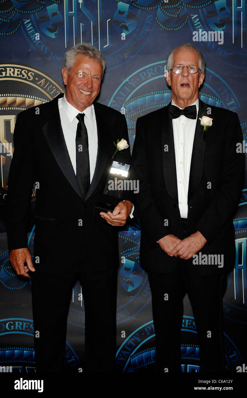 John Seale, Michael Apted in Anwesenheit für 25. jährlichen ASC herausragende Achievement Awards, Hyatt Regency Century Plaza Hotel, Los Angeles, CA 13. Februar 2011. Foto von: Michael Germana/Everett Collection Stockfoto