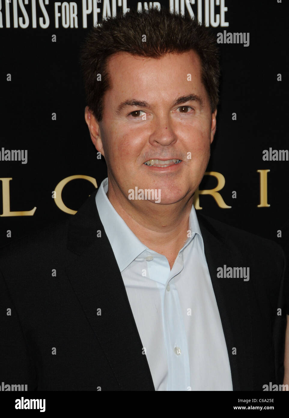 Simon Fuller im Ankunftsbereich für BVLGARI Save the Children und Künstler für Frieden und Gerechtigkeit nutzen, Beverly Hills, Los Angeles, CA 13. Januar 2011. Foto von: Dee Cercone/Everett Collection Stockfoto