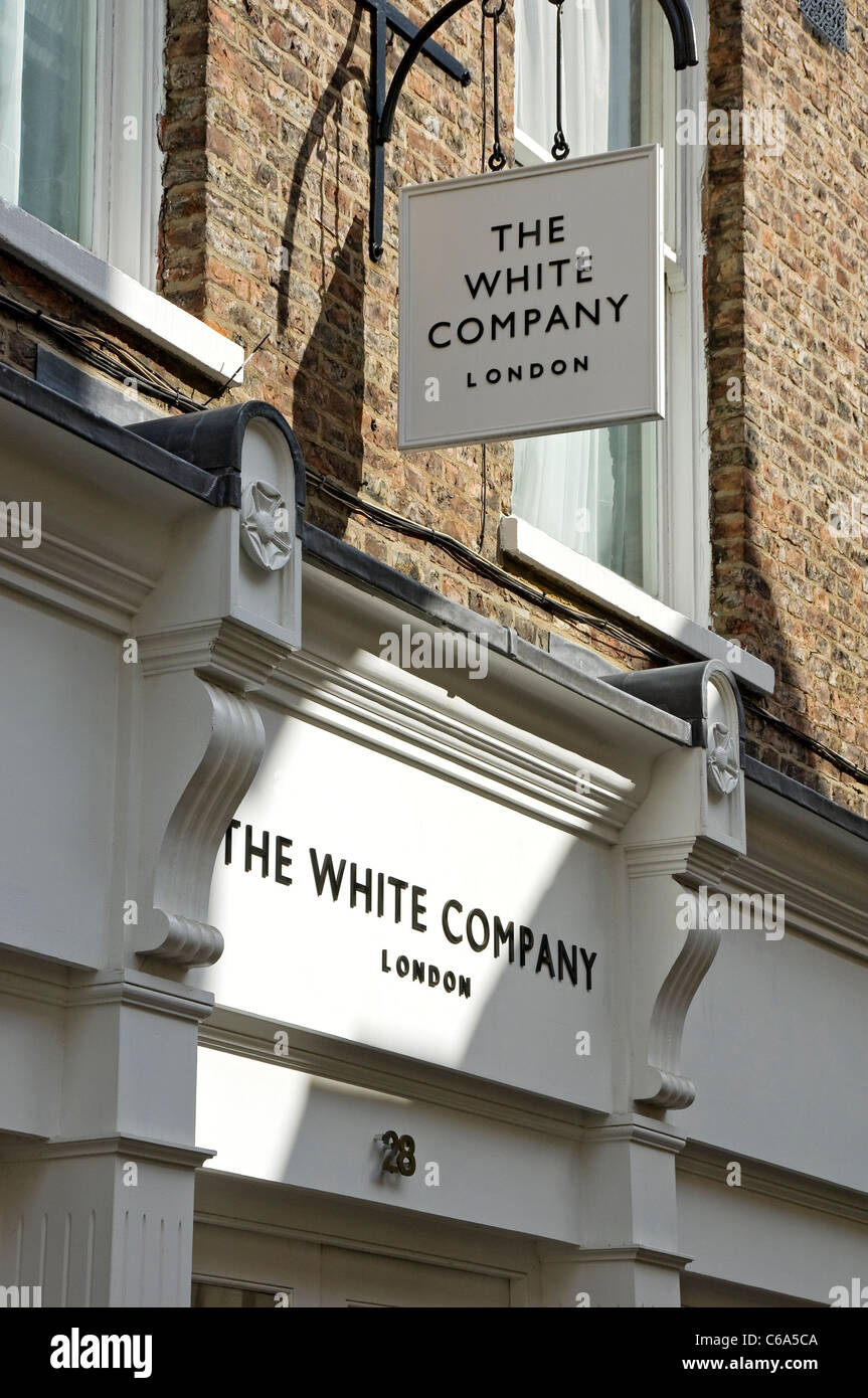 Hängendes Schild vor dem Geschäft der White Company in der Ladenfront York North Yorkshire England Großbritannien Großbritannien Großbritannien Großbritannien Großbritannien Großbritannien Großbritannien Großbritannien Großbritannien Stockfoto