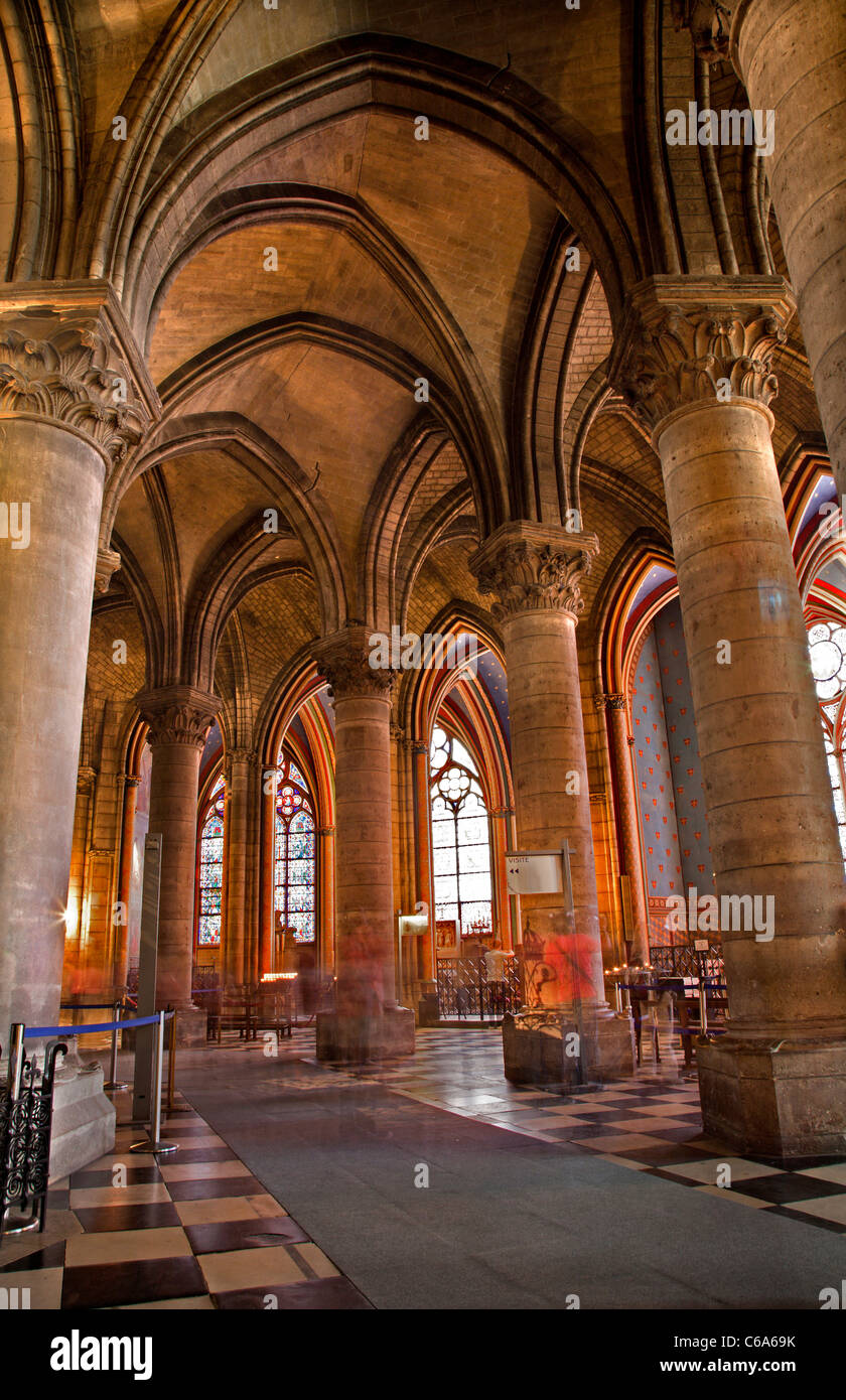 Paris - Detail vom Innenraum der Kathedrale Notre-Dame - Heiligtum Stockfoto