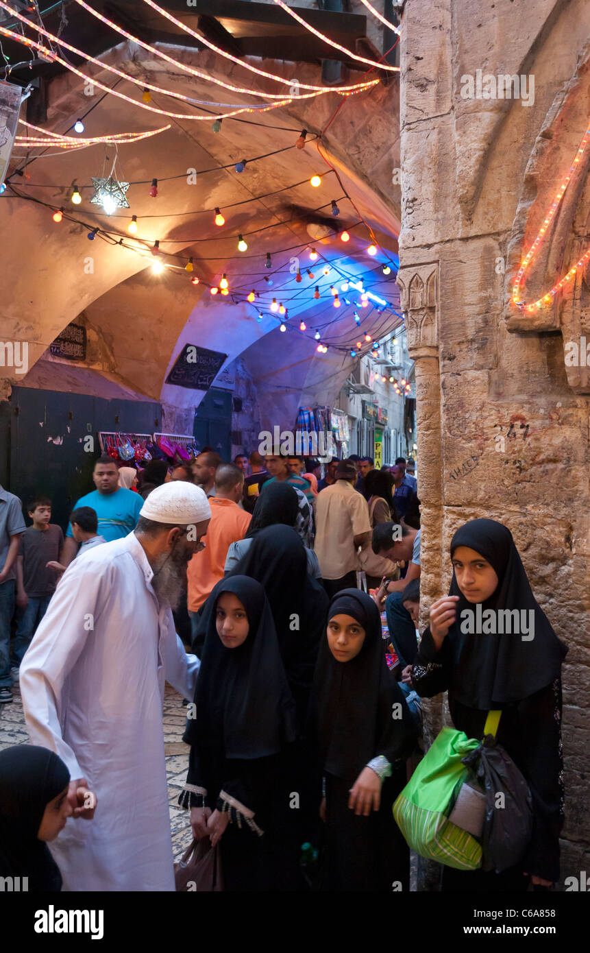 Muslimische Familie während des Ramadan. Altstadt von Jerusalem. Stockfoto
