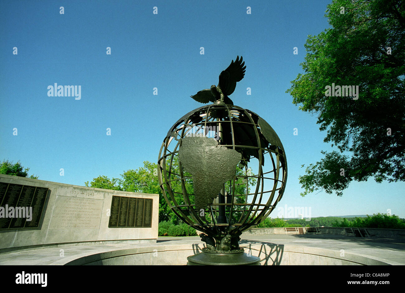 Ottawa-Denkmal, Ottawa, Ontario, Kanada. Das Ottawa-Denkmal erinnert an fast 800 Männer und Frauen der Luftstreitkräfte. Stockfoto