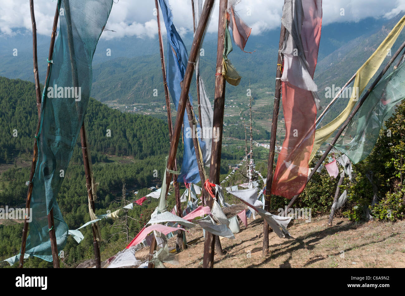 Auf dem Trail führt zu Taktshang Goemba nisten Tiger. Paro-Tal. Bhutan Stockfoto