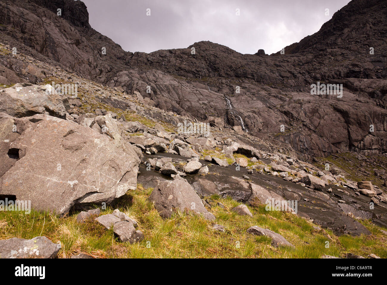 Isolierte Corrie Kokos ' eine ' hohe Ghrunnda in der Black Cuillin Berge in der Nähe von Glen Brittle, Isle Of Skye, Schottland, UK Stockfoto