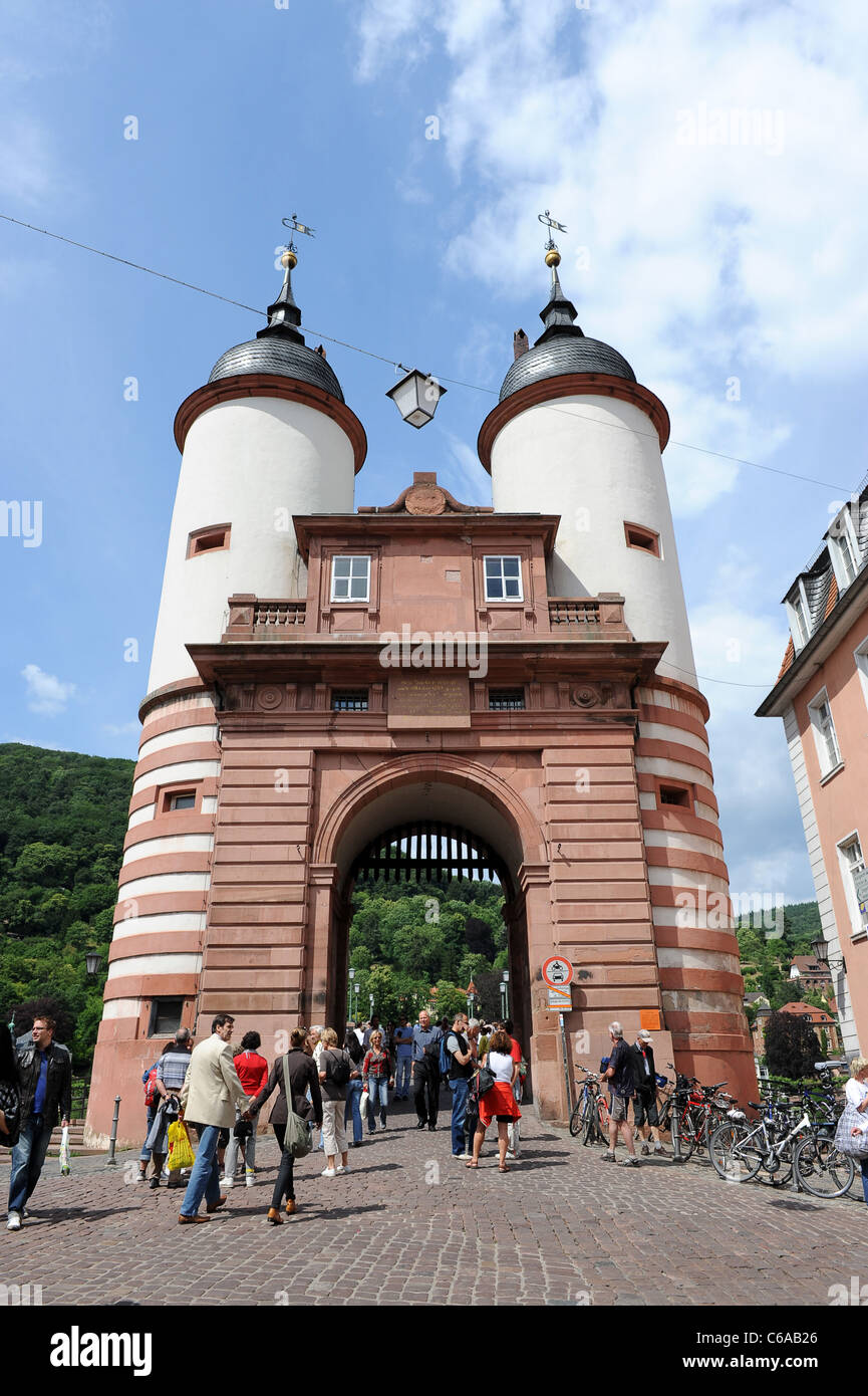 Die barocken Türme der mittelalterlichen Brücke Tor Heidelberg Baden-Württemberg Deutschland Deutschland Stockfoto