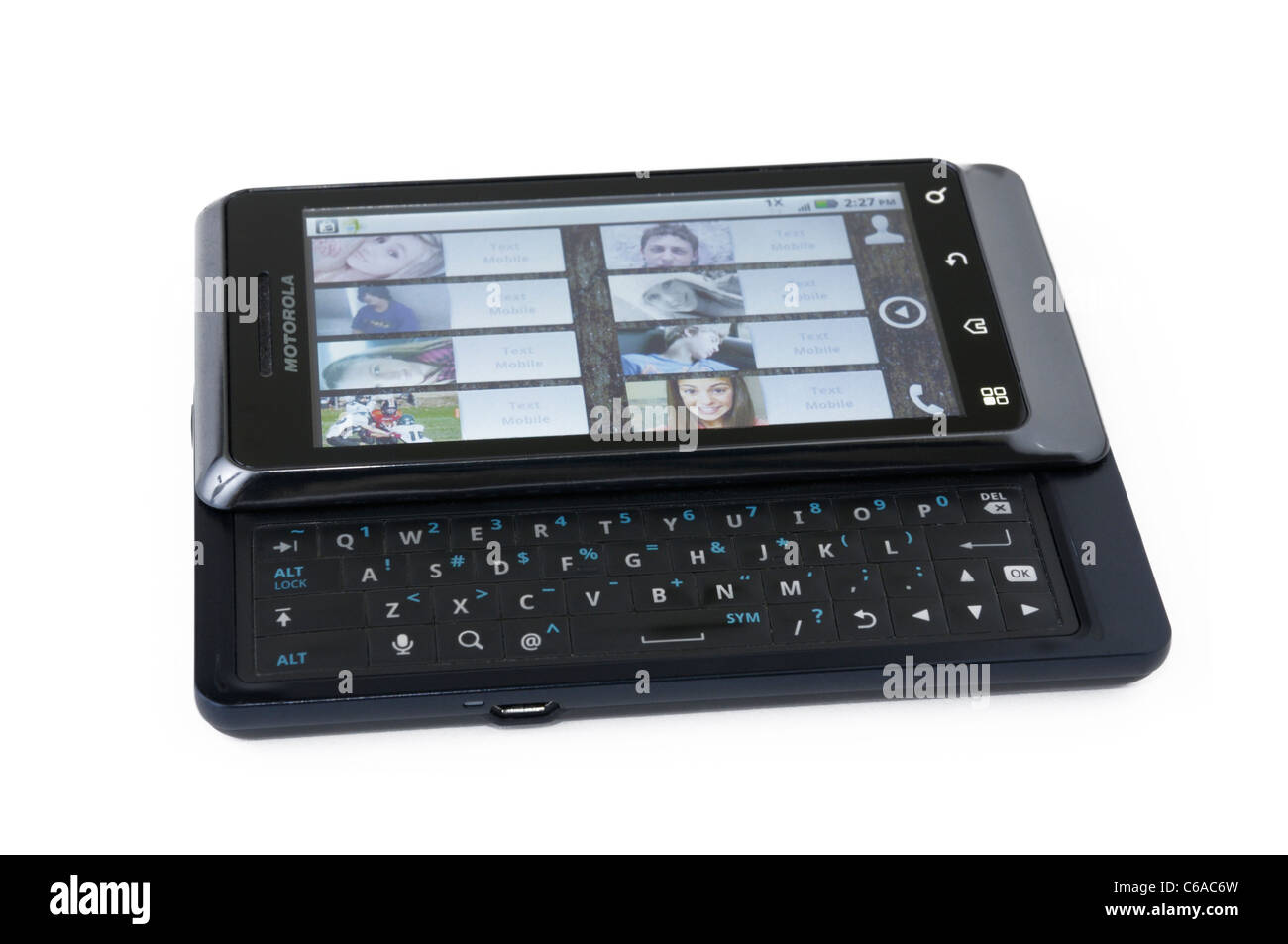 Droid 2 Smartphone mit Android-Betriebssystem. Fotos von Kontakten auf dem Bildschirm Stockfoto